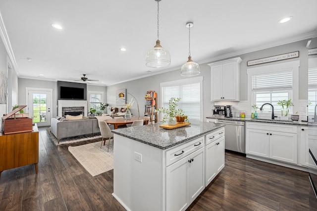 3420 Caroline Farms Dr, Murfreesboro, TN 37129 - kitchen with stainless steel dishwasher, a ceiling fan, a fireplace, recessed lighting, and dark stone countertops