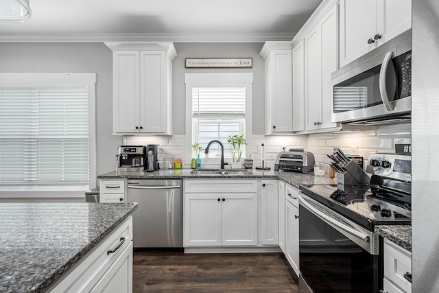 3420 Caroline Farms Dr, Murfreesboro, TN 37129 - kitchen featuring appliances with stainless steel finishes, a sink, ornamental molding, backsplash, and white cabinetry