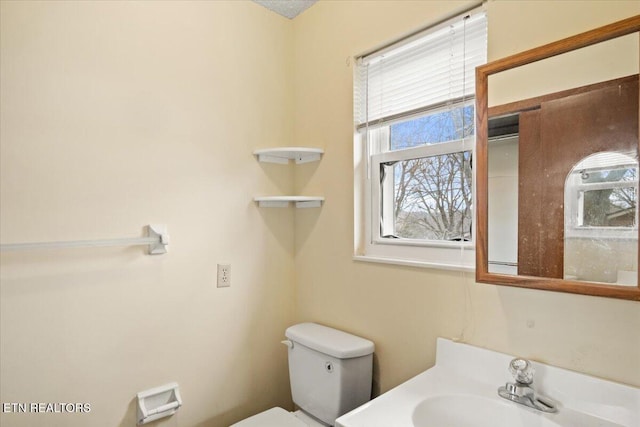 716 Lakewood Dr, Jefferson City, TN 37760 - half bath with a sink and toilet
