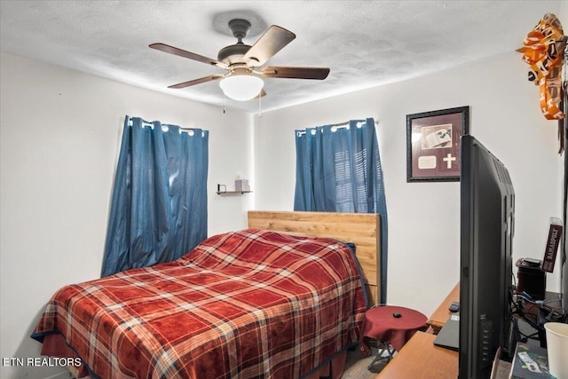 bedroom with a ceiling fan