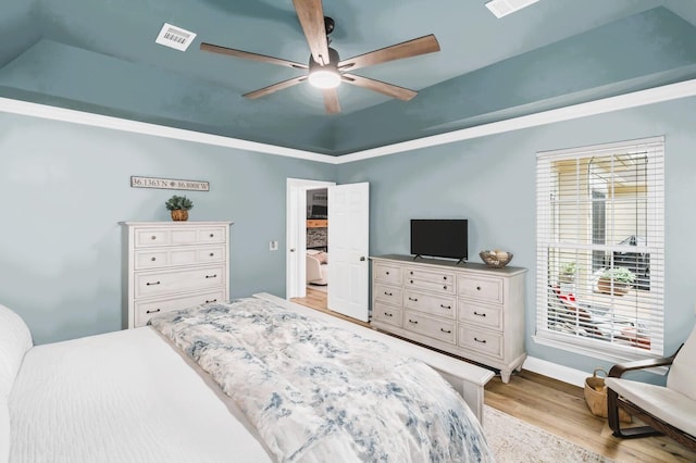 8542 Sawyer Brown Rd, Nashville, TN 37221 - bedroom featuring light wood-style floors, baseboards, a ceiling fan, and visible vents