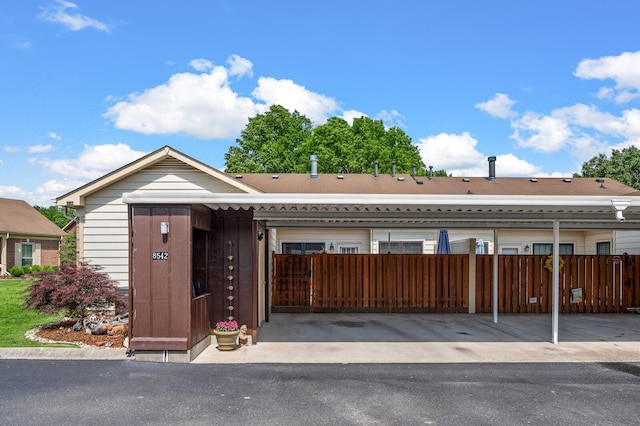 8542 Sawyer Brown Rd, Nashville, TN 37221 - single story home featuring fence