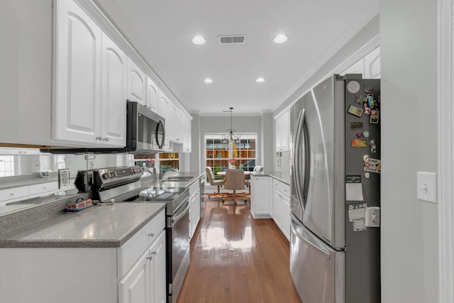 13 Hosier Ct, Lebanon, TN 37087 - kitchen featuring stainless steel appliances, white cabinets, crown molding, a sink, and recessed lighting