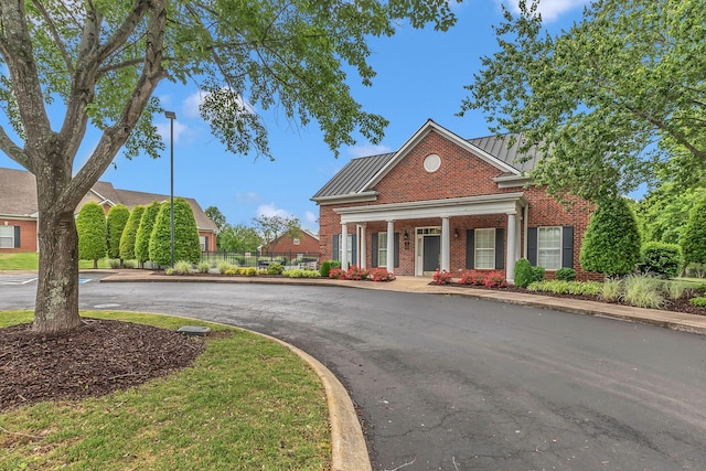 13 Hosier Ct, Lebanon, TN 37087 - view of front facade with brick siding and fence