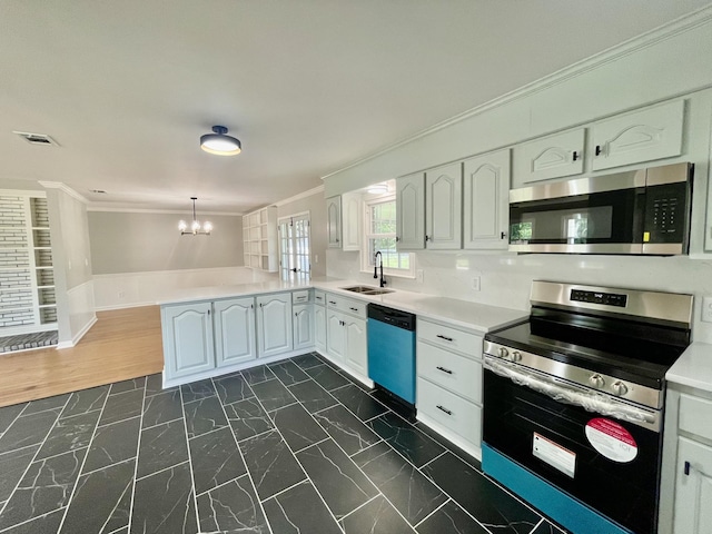 1570 Branch Dr, Lawrenceburg, TN 38464 - kitchen featuring a sink, a peninsula, an inviting chandelier, ornamental molding, and stainless steel appliances