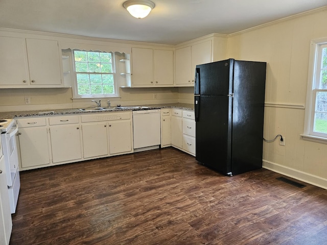kitchen featuring visible vents, white appliances, baseboards, dark wood-type flooring, and a sink