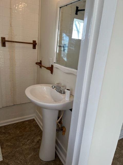911 Leaf Ave, Murfreesboro, TN 37130 - view of bathroom