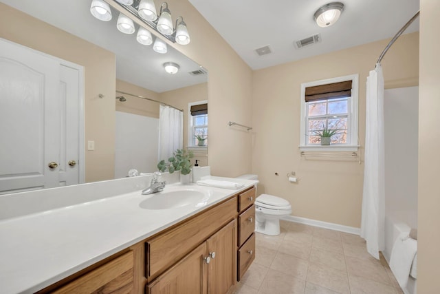 full bath featuring visible vents, baseboards, and a healthy amount of sunlight