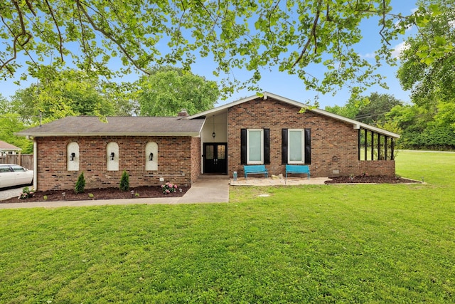 1031 Bayview Dr, Gallatin, TN 37066 - ranch-style home featuring brick siding, a chimney, and a front yard
