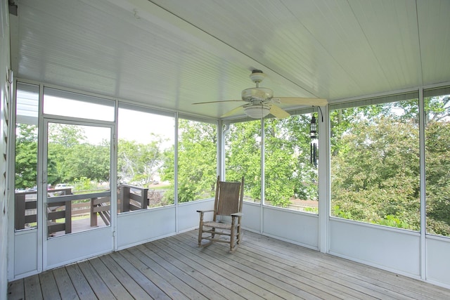 sunroom with a ceiling fan