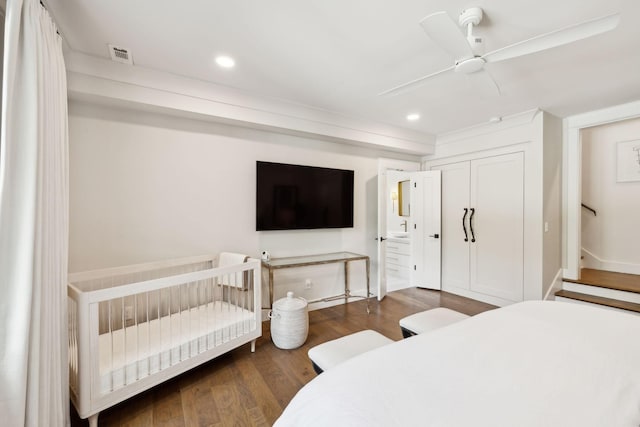 bedroom featuring visible vents, a closet, wood finished floors, ceiling fan, and recessed lighting