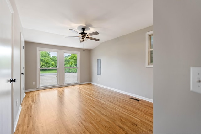 1025 Goshentown Rd, Hendersonville, TN 37075 - spare room featuring a ceiling fan, light wood-style flooring, and baseboards