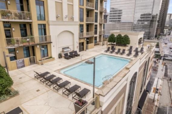 1510 Demonbreun St Unit 807, Nashville, TN 37203 - pool with a patio area