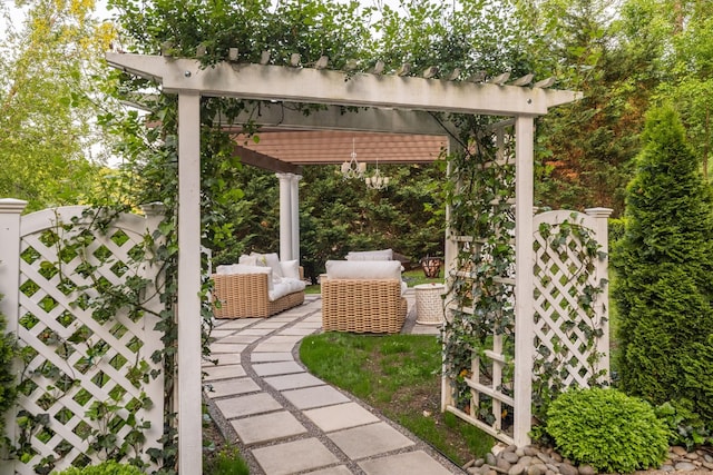 view of yard featuring a pergola