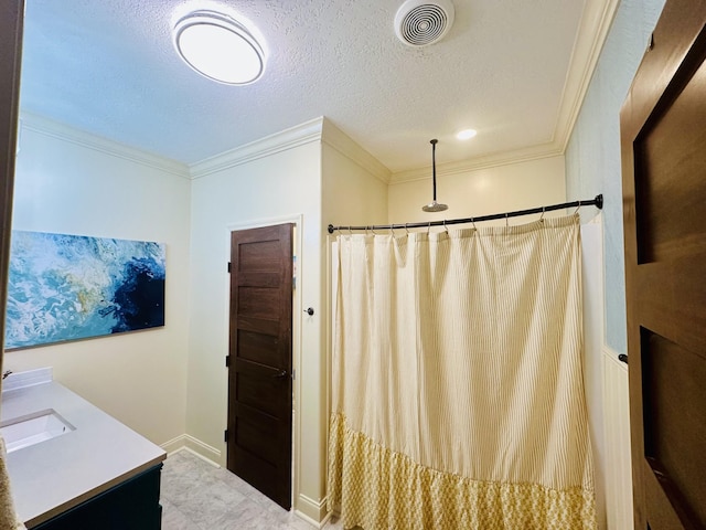 full bath with crown molding, curtained shower, visible vents, and a textured ceiling