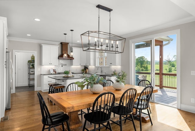 dining area featuring visible vents, an inviting chandelier, wood finished floors, baseboards, and recessed lighting