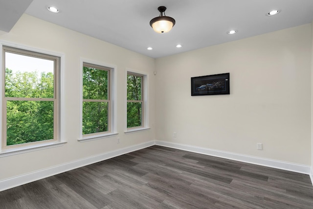 7237 River Run Dr, Chattanooga, TN 37416 - unfurnished room with recessed lighting, baseboards, and dark wood-style floors