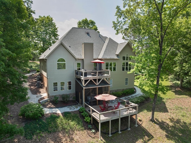 7237 River Run Dr, Chattanooga, TN 37416 - rear view of property featuring a lawn, a wooden deck, and roof with shingles