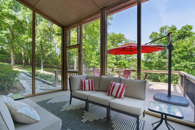 7237 River Run Dr, Chattanooga, TN 37416 - sunroom featuring an outdoor living space