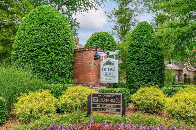 view of community / neighborhood sign
