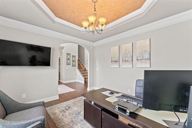 office area with crown molding, arched walkways, wood finished floors, a chandelier, and a tray ceiling