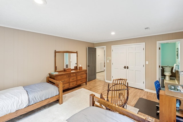 319 Powder Mill Dr, Ashland City, TN 37015 - bedroom featuring crown molding, light wood-style flooring, recessed lighting, ensuite bathroom, and a closet