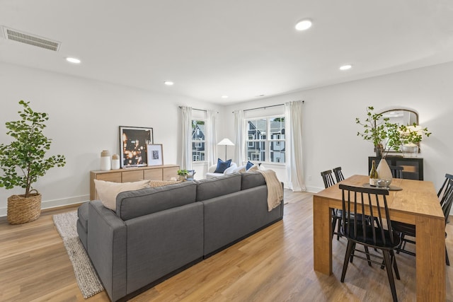 living area featuring visible vents, recessed lighting, baseboards, and light wood-type flooring