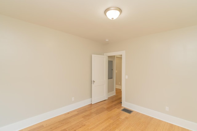 716 Larkin Ave, Chattanooga, TN 37411 - spare room featuring light wood-type flooring, visible vents, and baseboards