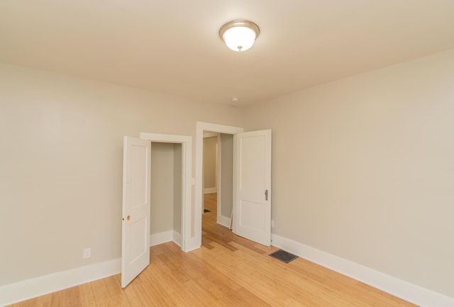716 Larkin Ave, Chattanooga, TN 37411 - spare room featuring light wood-style floors, visible vents, and baseboards