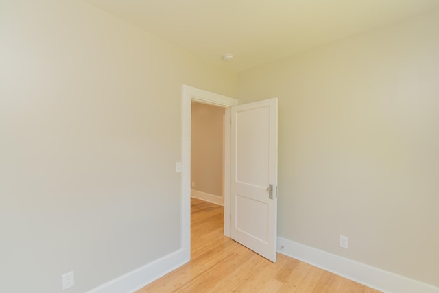 716 Larkin Ave, Chattanooga, TN 37411 - unfurnished room featuring light wood-style flooring and baseboards