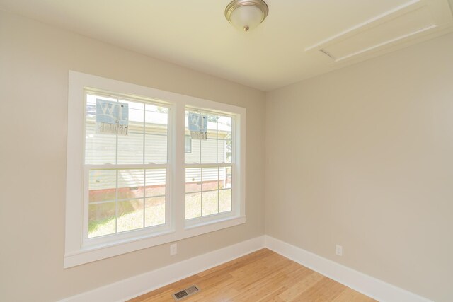 716 Larkin Ave, Chattanooga, TN 37411 - spare room with light wood-type flooring, visible vents, baseboards, and a healthy amount of sunlight