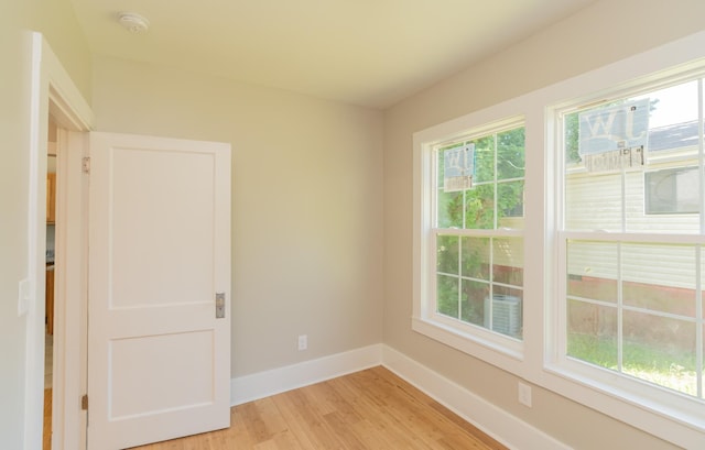 716 Larkin Ave, Chattanooga, TN 37411 - empty room featuring light wood-type flooring and baseboards