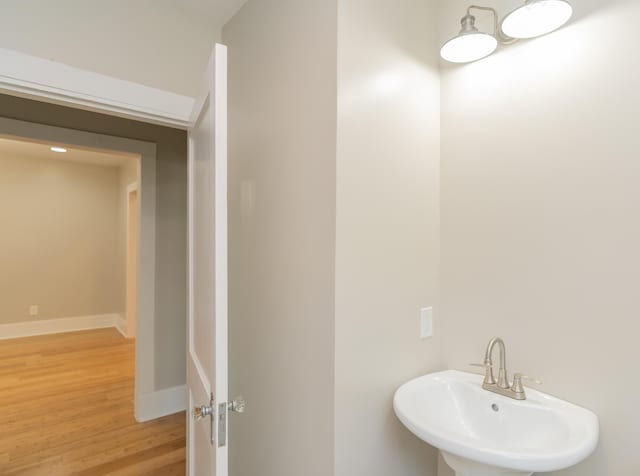 716 Larkin Ave, Chattanooga, TN 37411 - bathroom featuring a sink, baseboards, and wood finished floors
