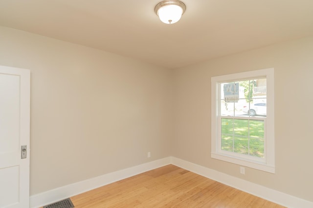 716 Larkin Ave, Chattanooga, TN 37411 - unfurnished room with visible vents, baseboards, and light wood-style flooring