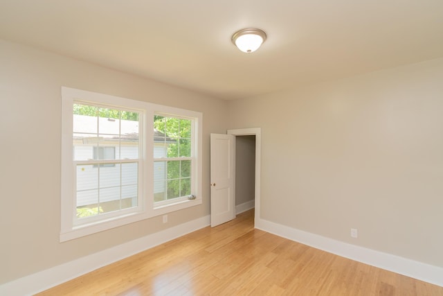716 Larkin Ave, Chattanooga, TN 37411 - unfurnished room with baseboards and light wood-type flooring