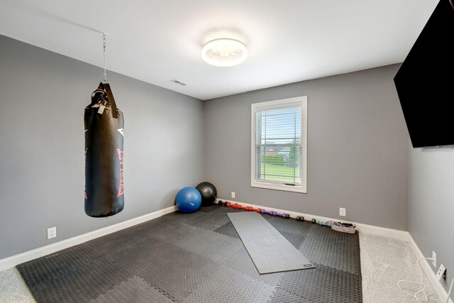 workout area with carpet flooring, baseboards, and visible vents
