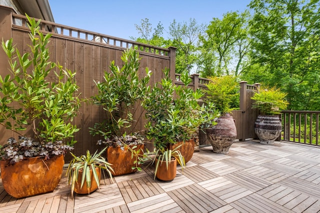 208 Carden Ave, Nashville, TN 37205 - deck with fence