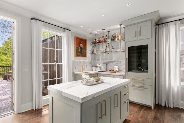 208 Carden Ave, Nashville, TN 37205 - kitchen featuring decorative backsplash, a kitchen island, recessed lighting, gray cabinets, and a sink