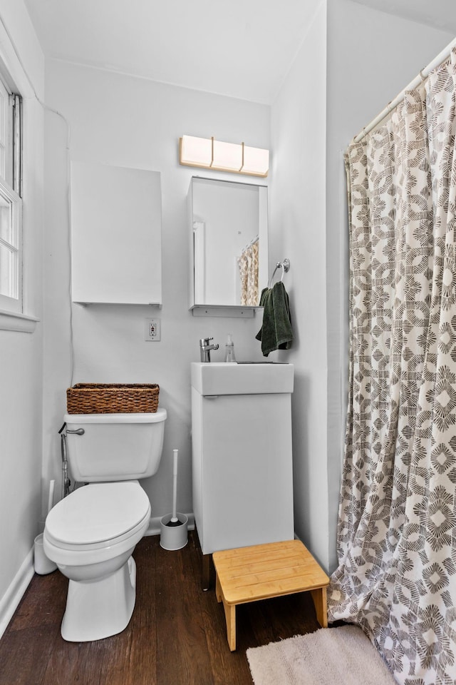 2821 Galesburg Dr, Nashville, TN 37217 - bathroom featuring a shower with shower curtain, toilet, baseboards, and wood finished floors