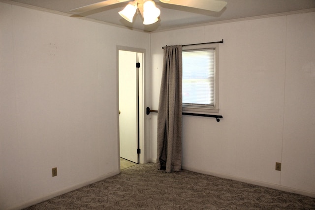 carpeted empty room featuring a ceiling fan