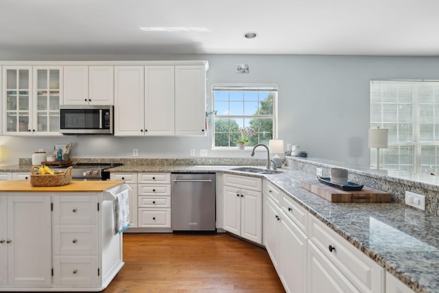 104 Drayton Ct, Franklin, TN 37067 - kitchen featuring a sink, white cabinets, and stainless steel appliances