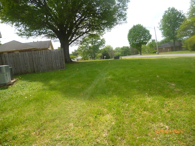 1314 Jewell Dr, Columbia, TN 38401 - view of yard featuring fence and cooling unit