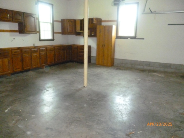 1314 Jewell Dr, Columbia, TN 38401 - view of garage