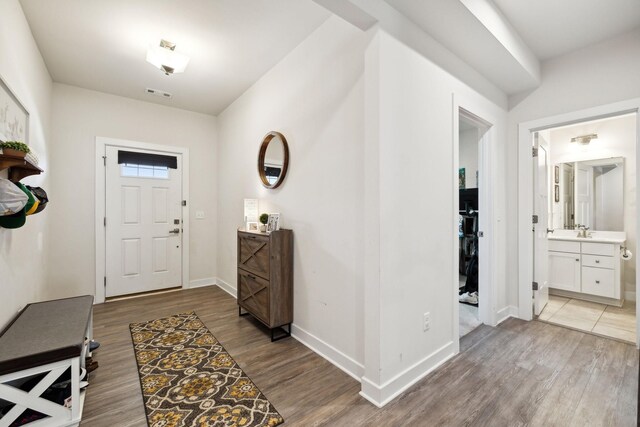907 Caywood Rd, Smyrna, TN 37167 - foyer featuring light wood finished floors, visible vents, and baseboards
