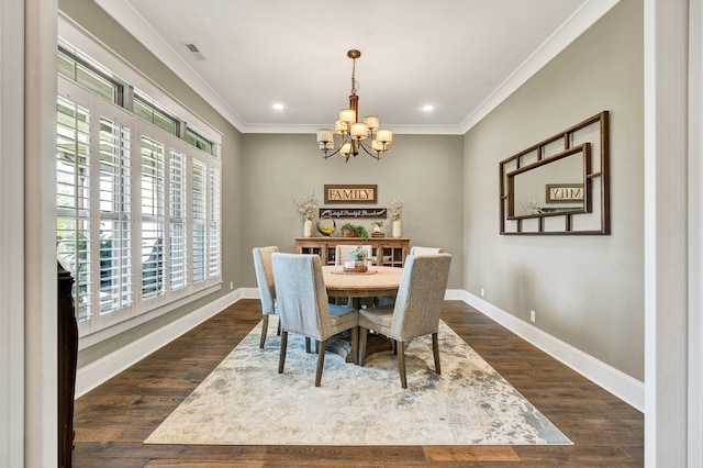 dining area featuring baseboards, ornamental molding, a notable chandelier, and visible vents