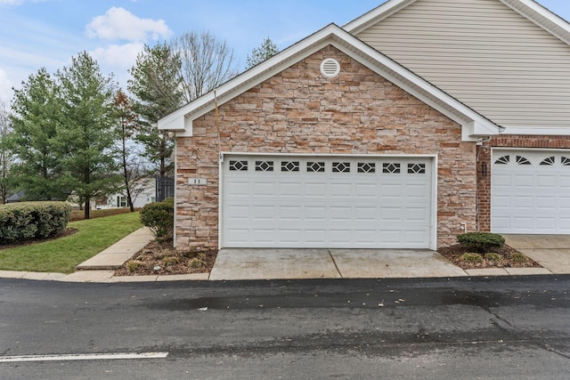 800 S Browns Ln Unit I1, Gallatin, TN 37066 - garage featuring driveway