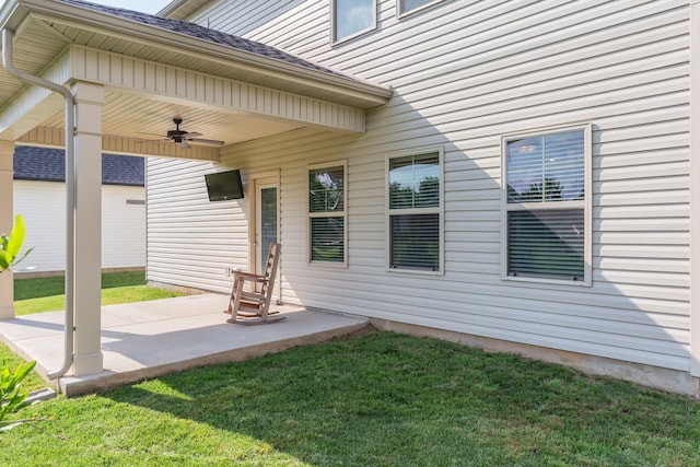 view of patio with ceiling fan