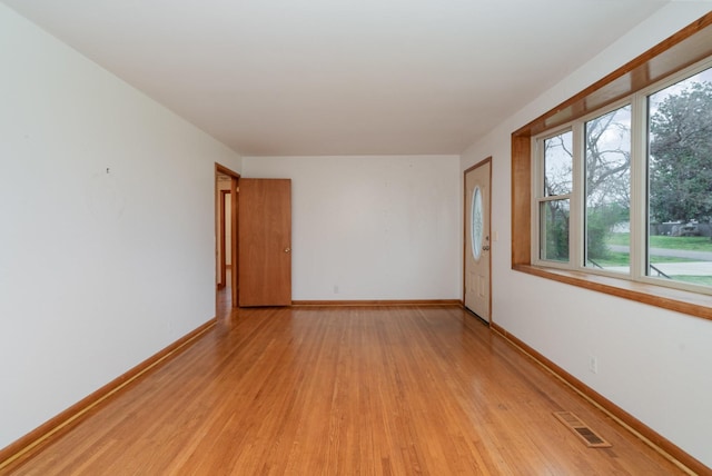 905 Crownhill Dr, Nashville, TN 37217 - empty room featuring visible vents, light wood-style flooring, and baseboards