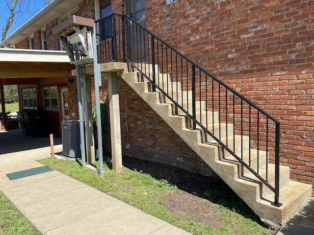 905 Crownhill Dr, Nashville, TN 37217 - view of staircase