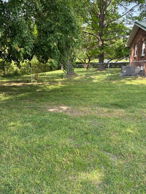 4660 Dover Rd, Indian Mound, TN 37079 - view of yard with fence
